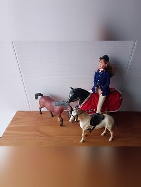 T8 1997 Horse Riding Barbie & 3 Vintage Breyer Horses Lot